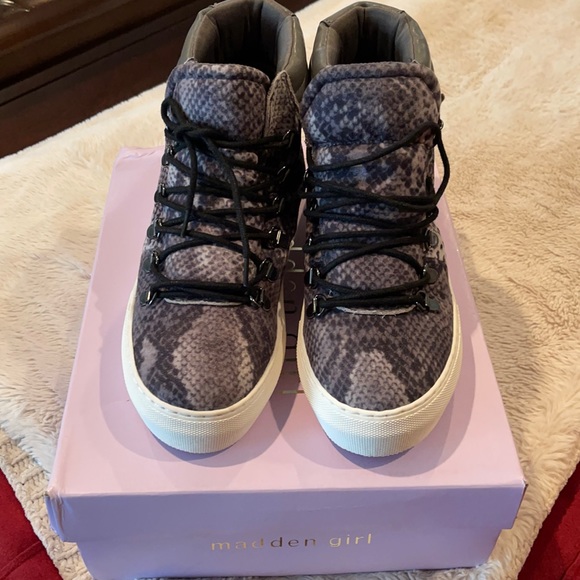 Steve Madden sneakers - Picture 1 of 2